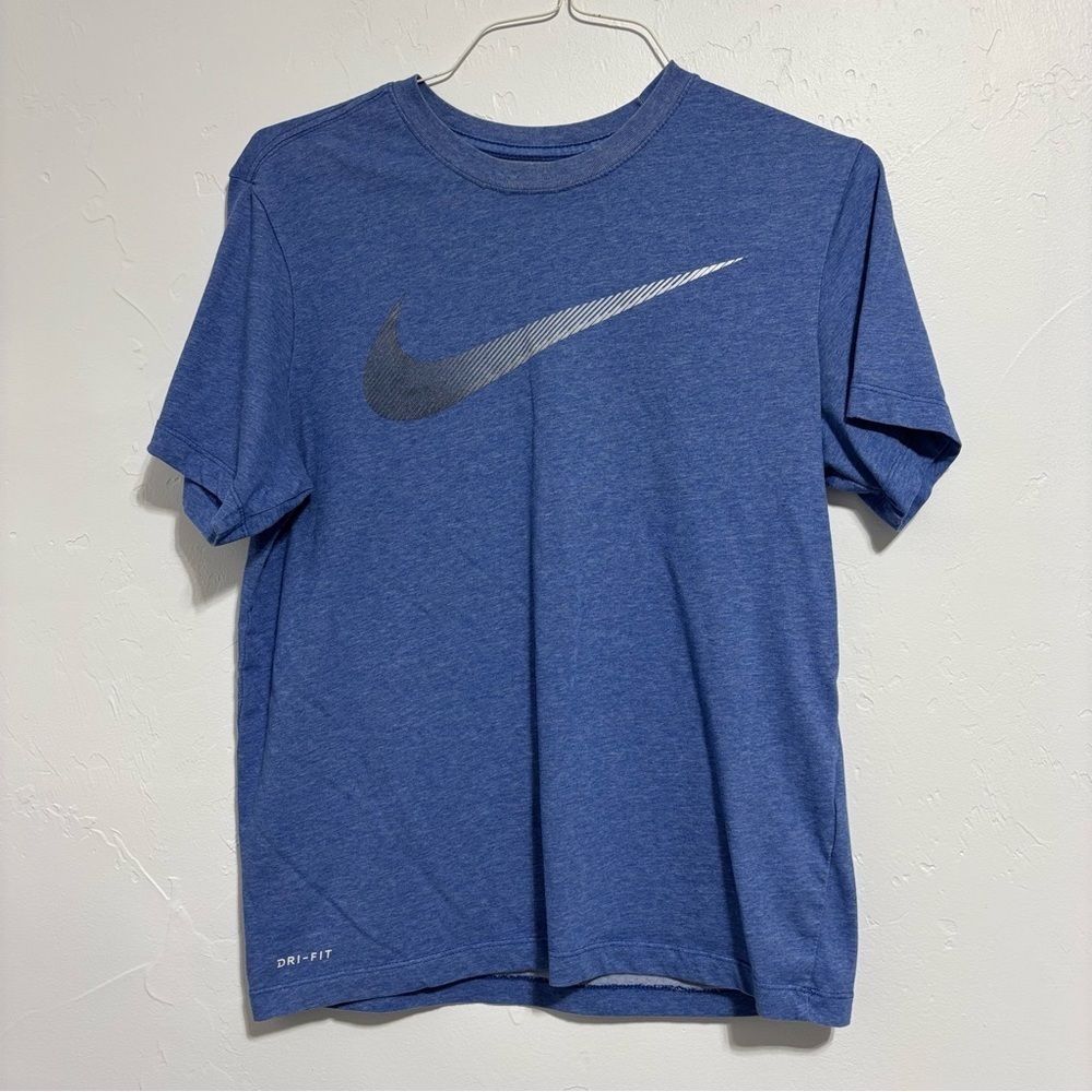The Nike Tee Men's Small Dri Fit T Shirt Athletic Activewear Short Sleeve